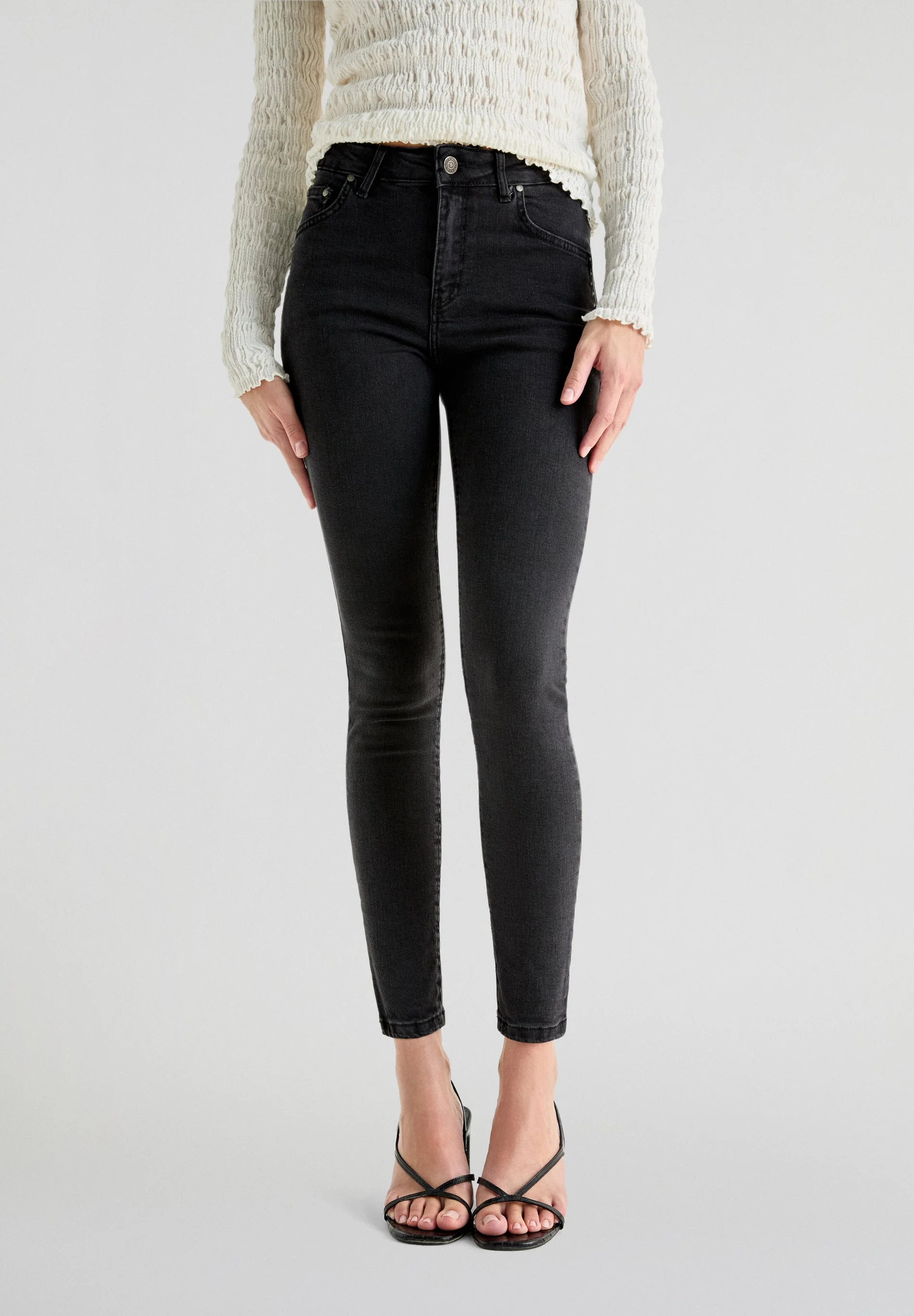 JEANS CIGARRO TACHAS - Image 3