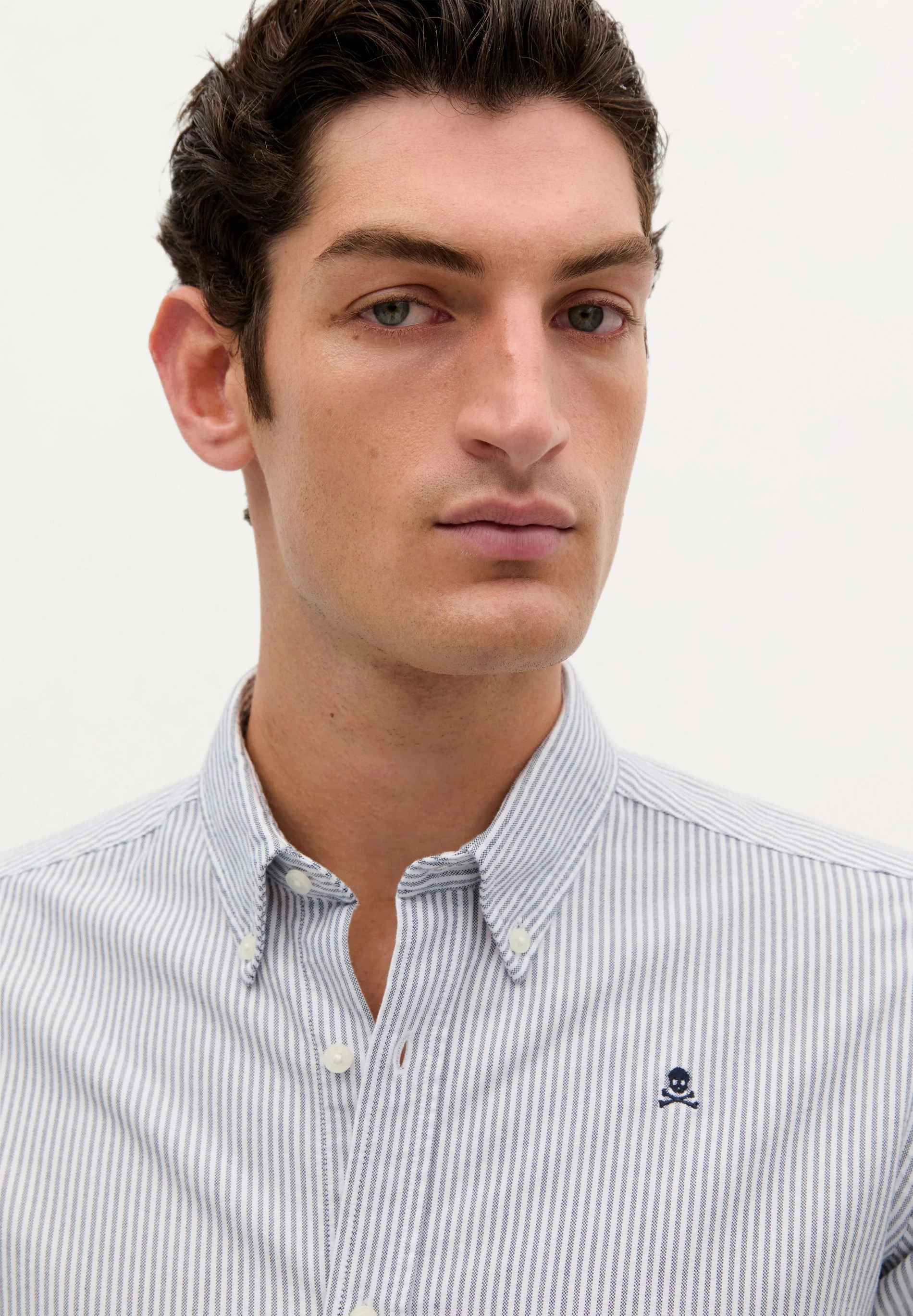 CAMISA OXFORD COM SKULL EM CONTRASTE - Image 4