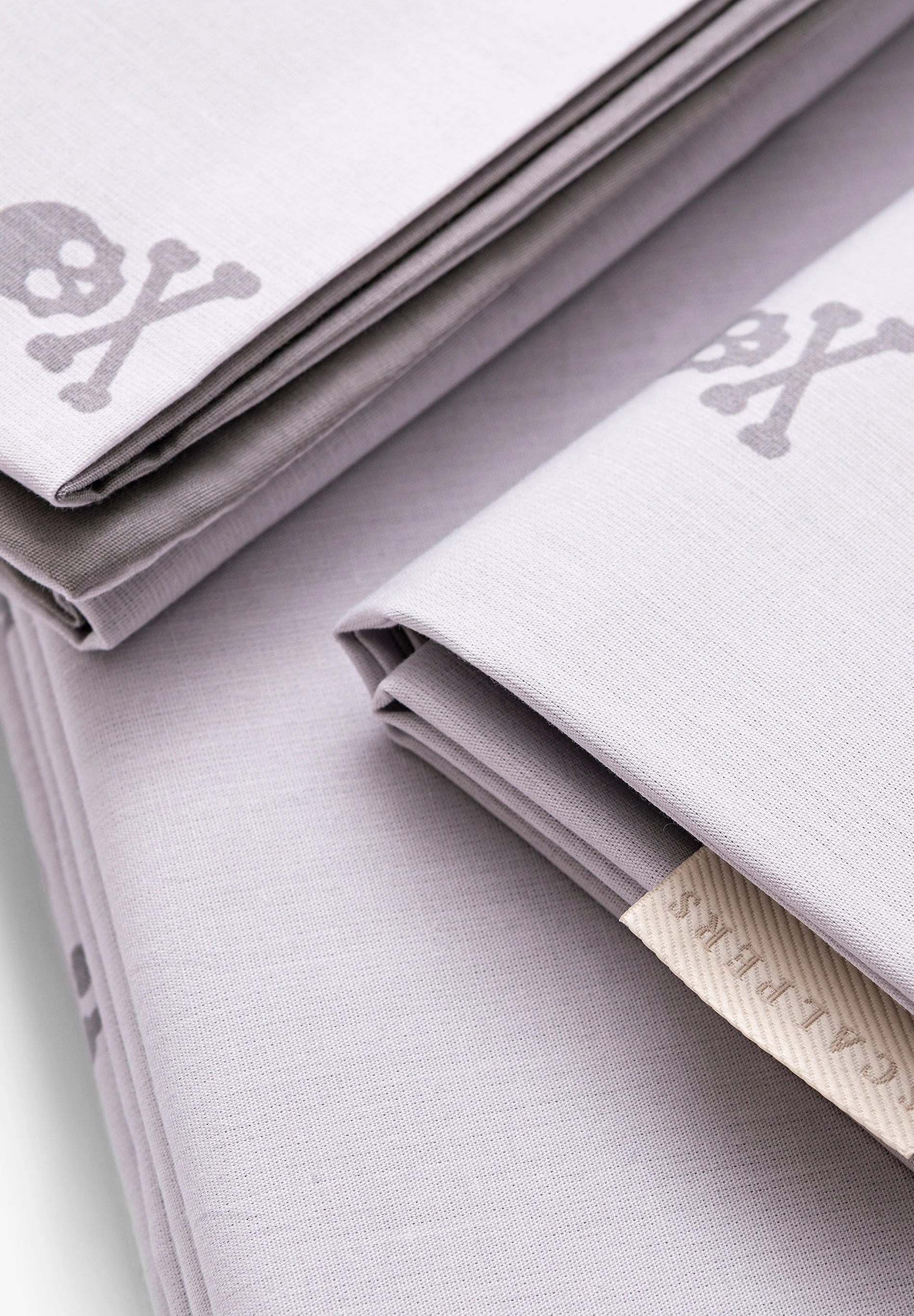 CAMA 180 CM | CONJUNTO DE CAPA DE EDREDÃO E ALMOFADAS SKULLS - Image 4