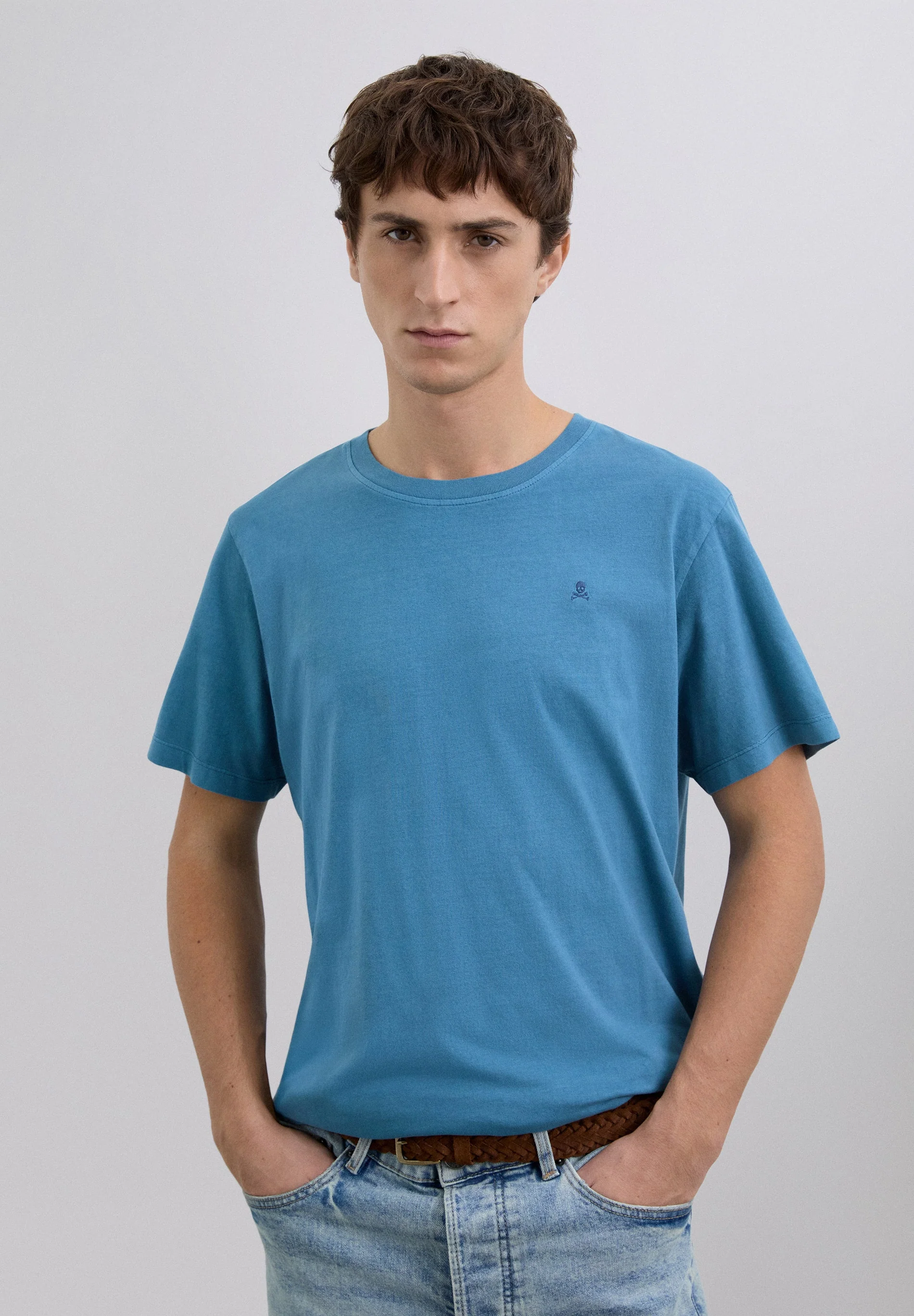 T-SHIRT COM SKULL BORDADA NO TOM - Image 2