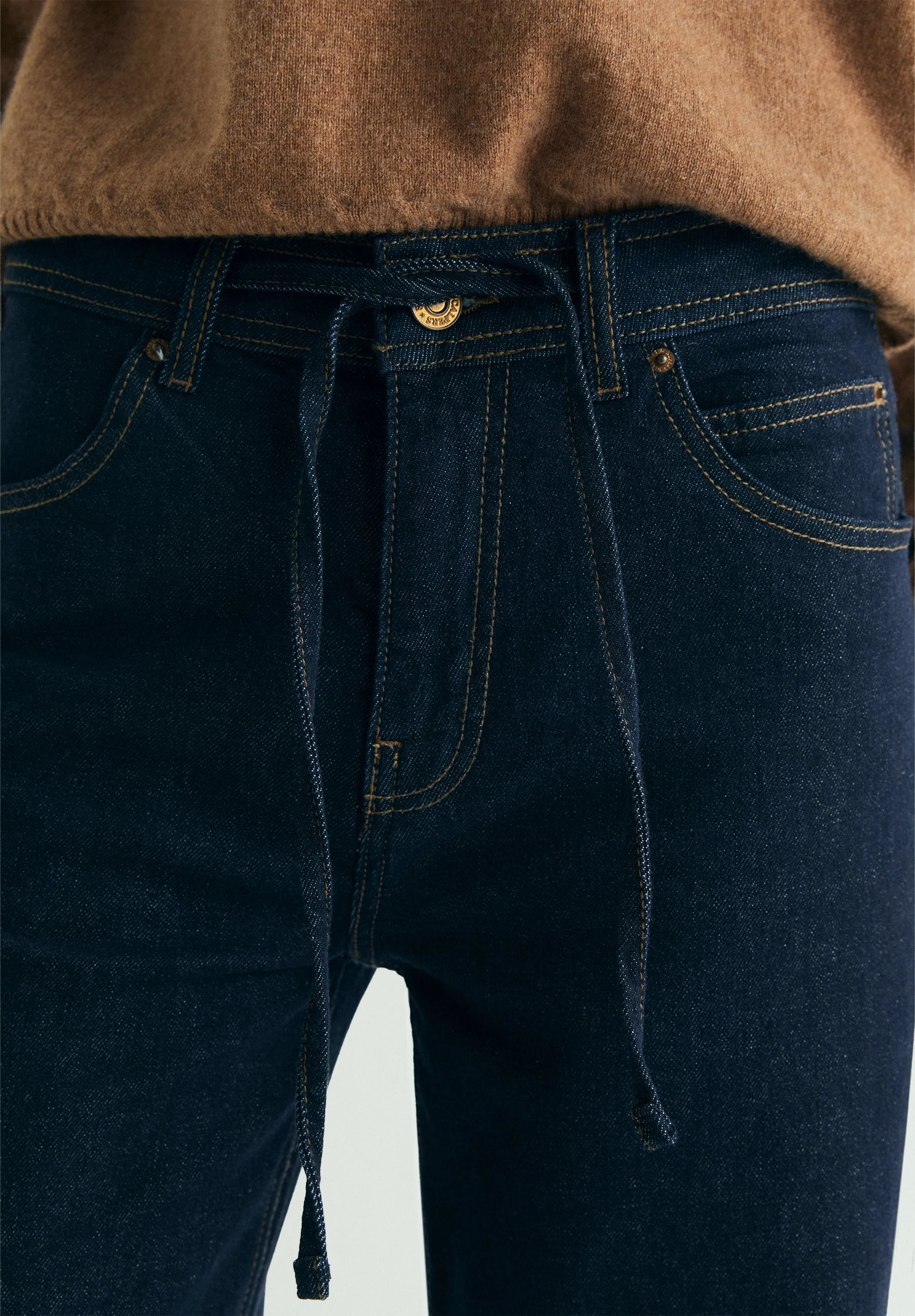 JEANS COM PORMENOR DE CINTURA - Image 4