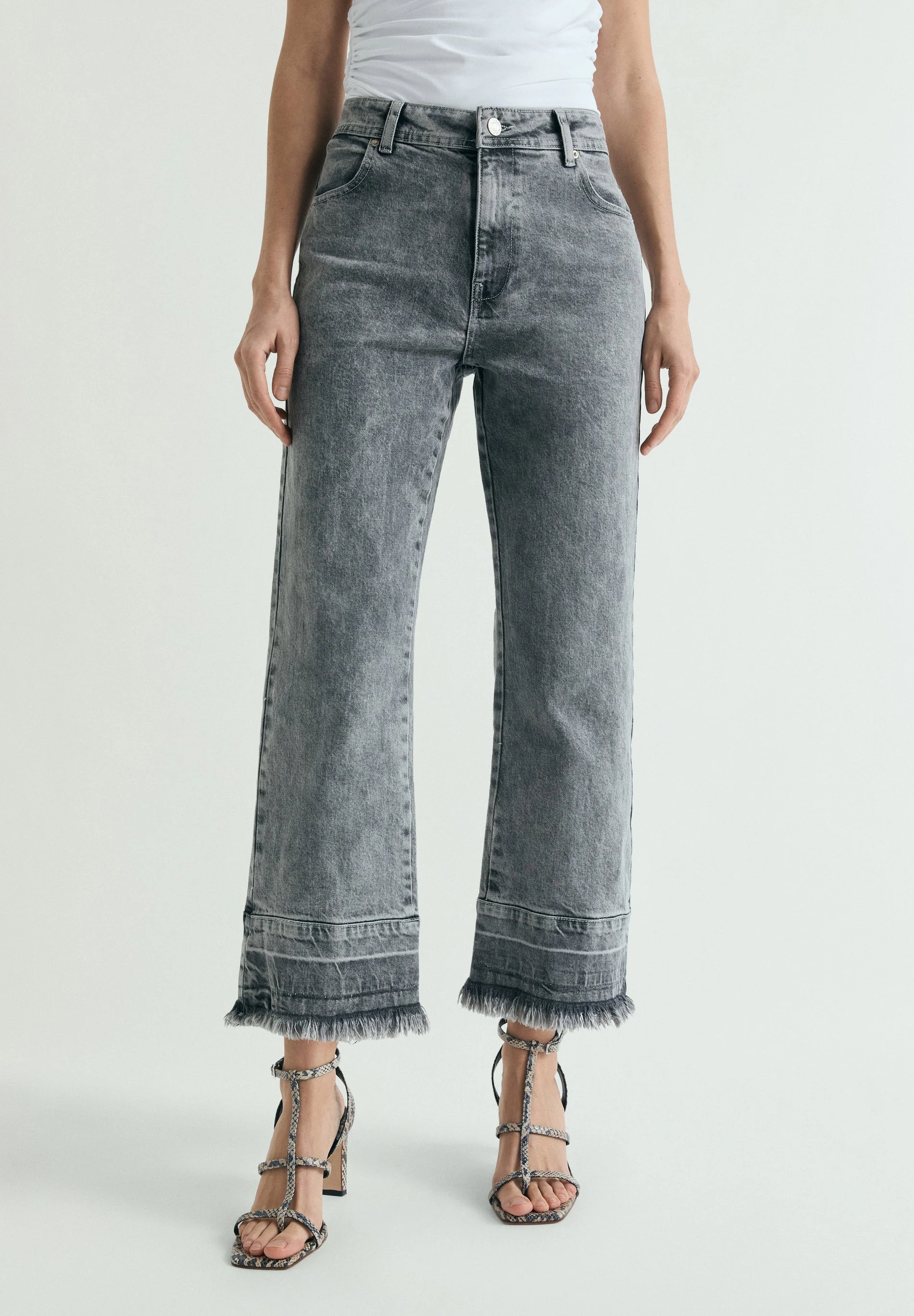 JEANS EFEITO DESBOTADO DESFIADOS - Image 3
