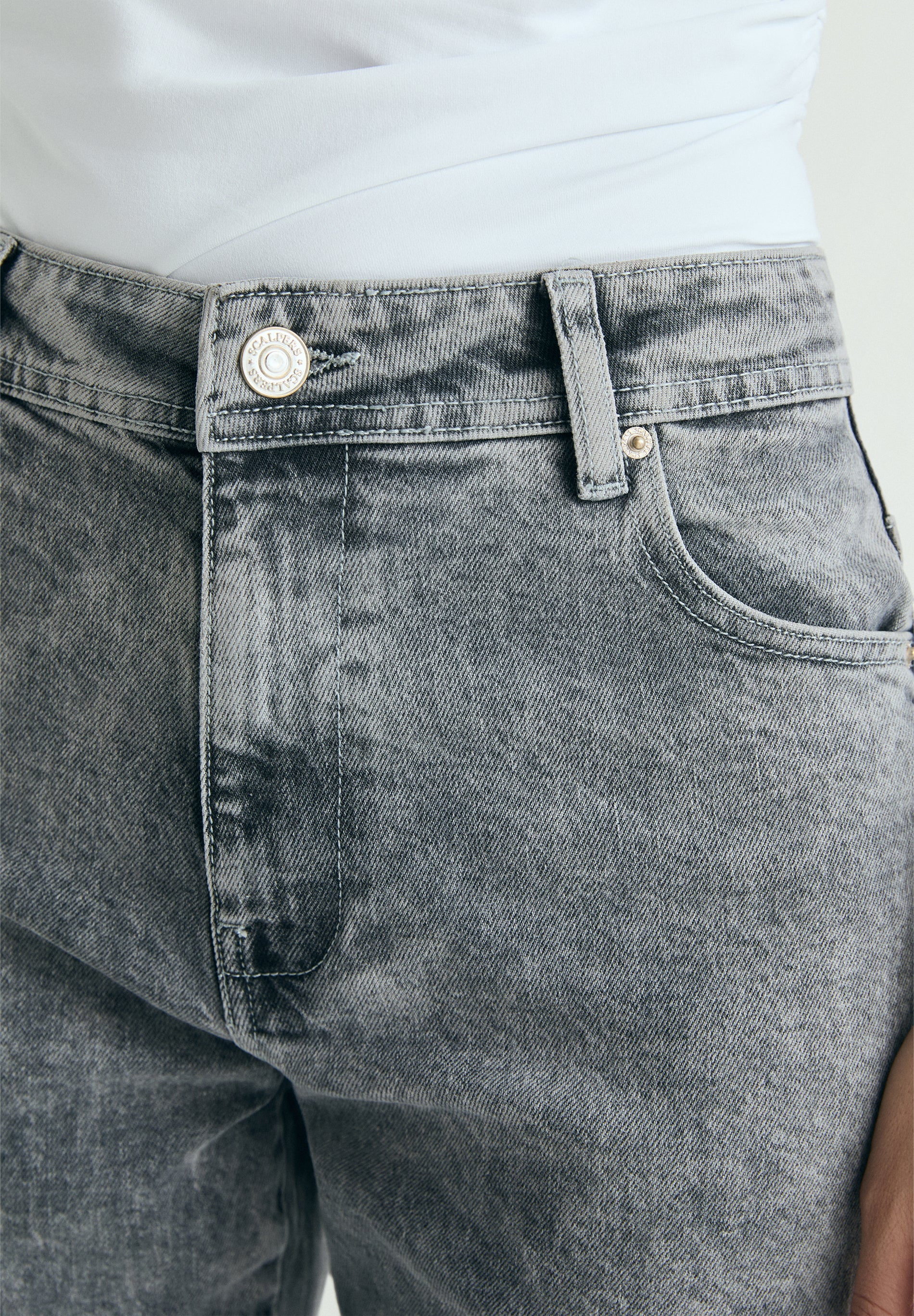 JEANS EFEITO DESBOTADO DESFIADOS - Image 4