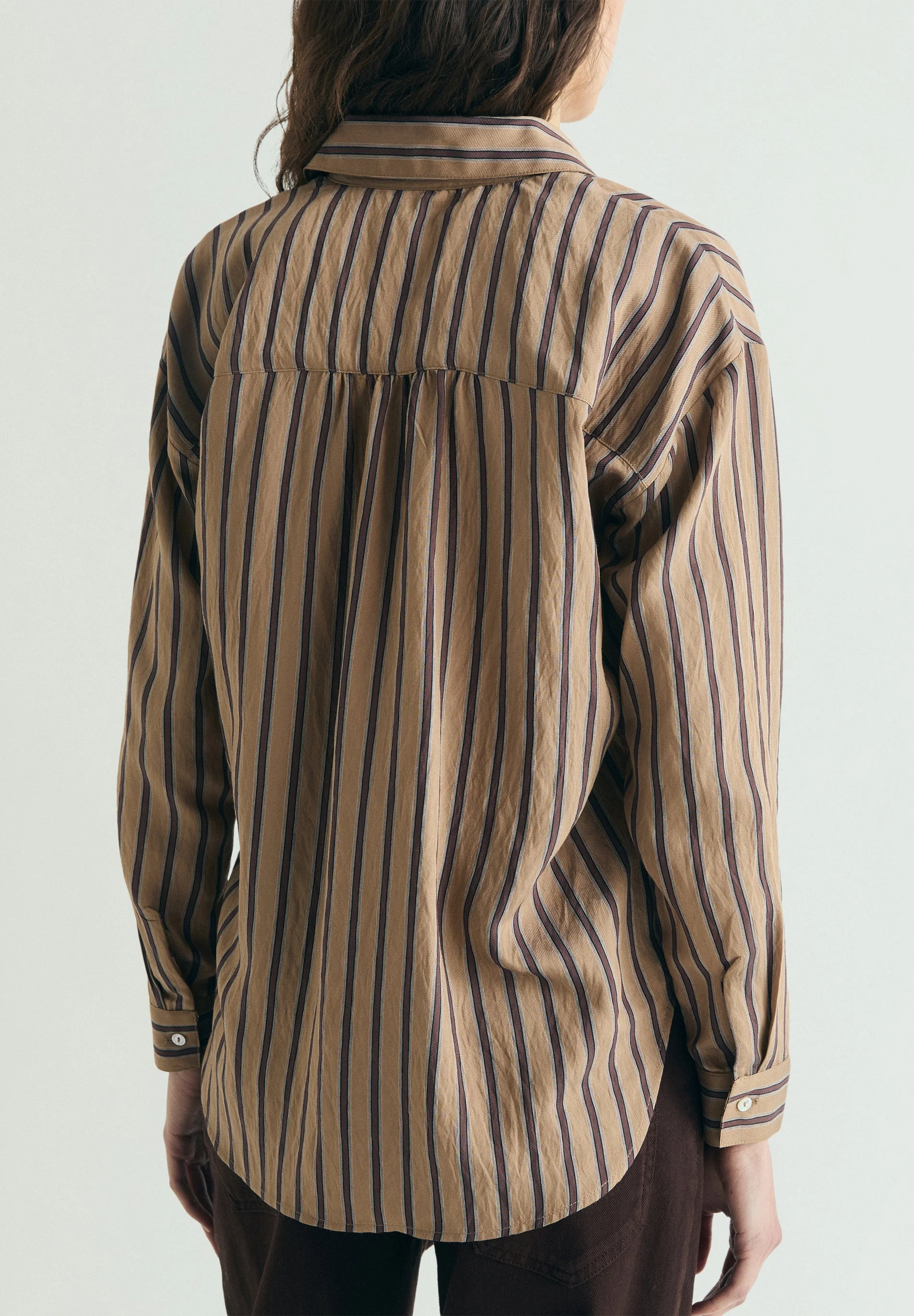 CAMISA ÀS RISCAS COM BOLSO - Image 3