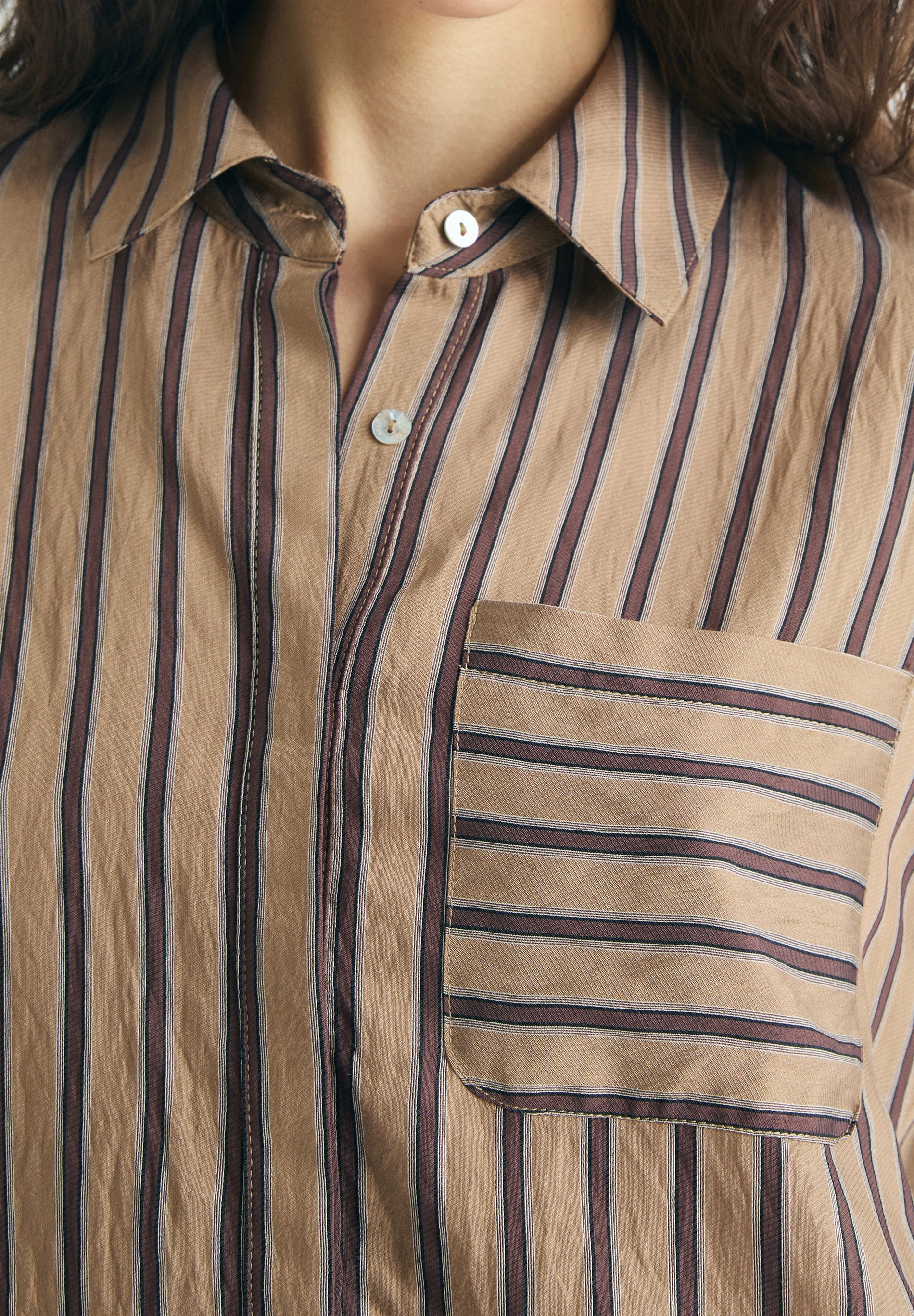 CAMISA ÀS RISCAS COM BOLSO - Image 4