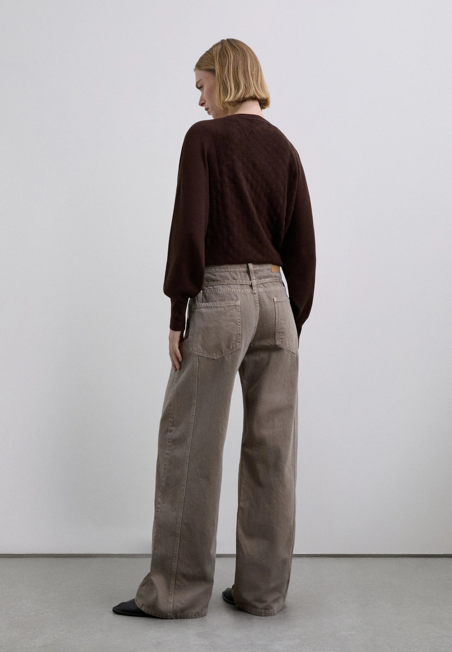 JEANS COM PORMENOR DE CINTURA - Image 3
