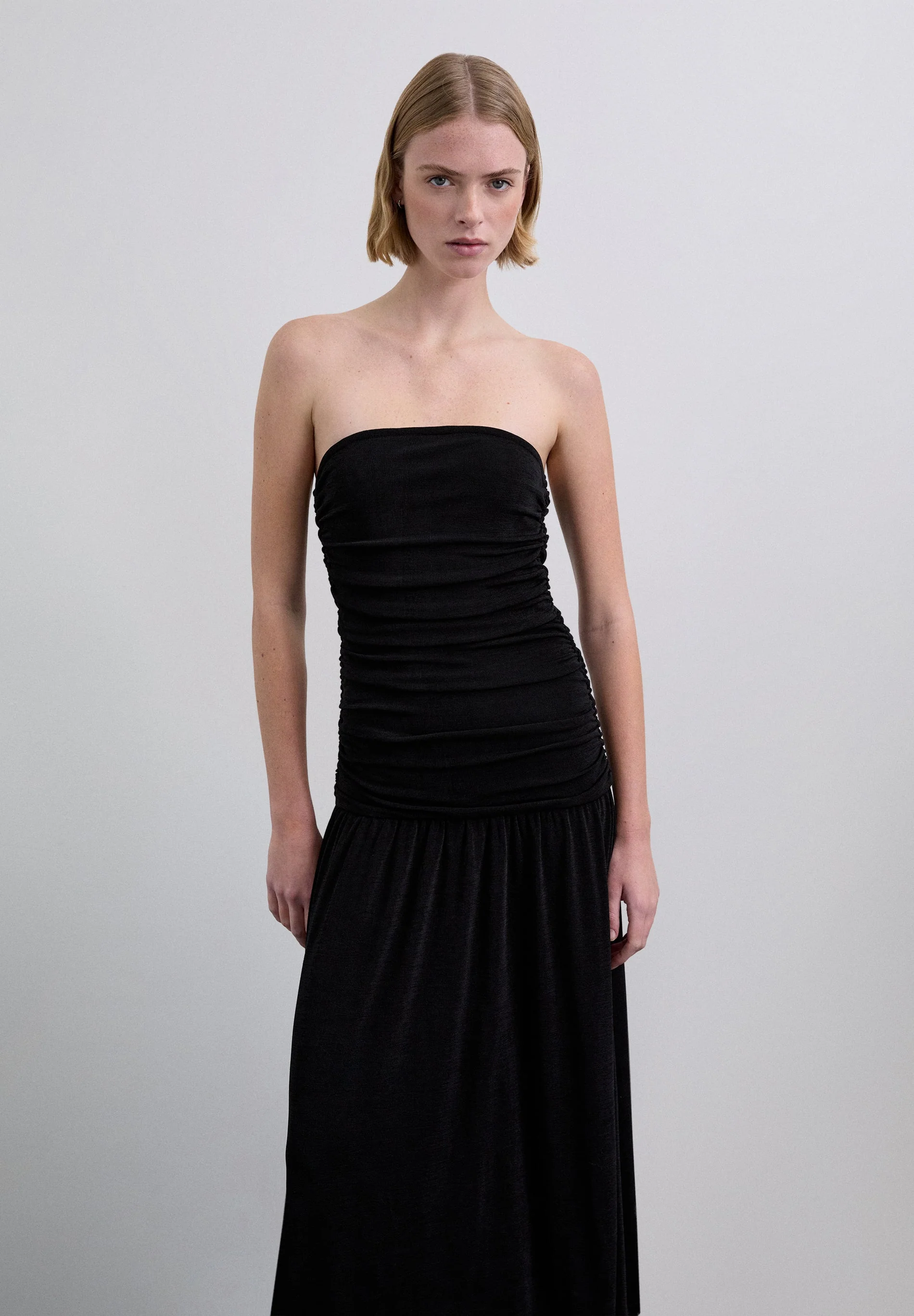 VESTIDO DE MALHA COM FRANZIDOS - Image 3