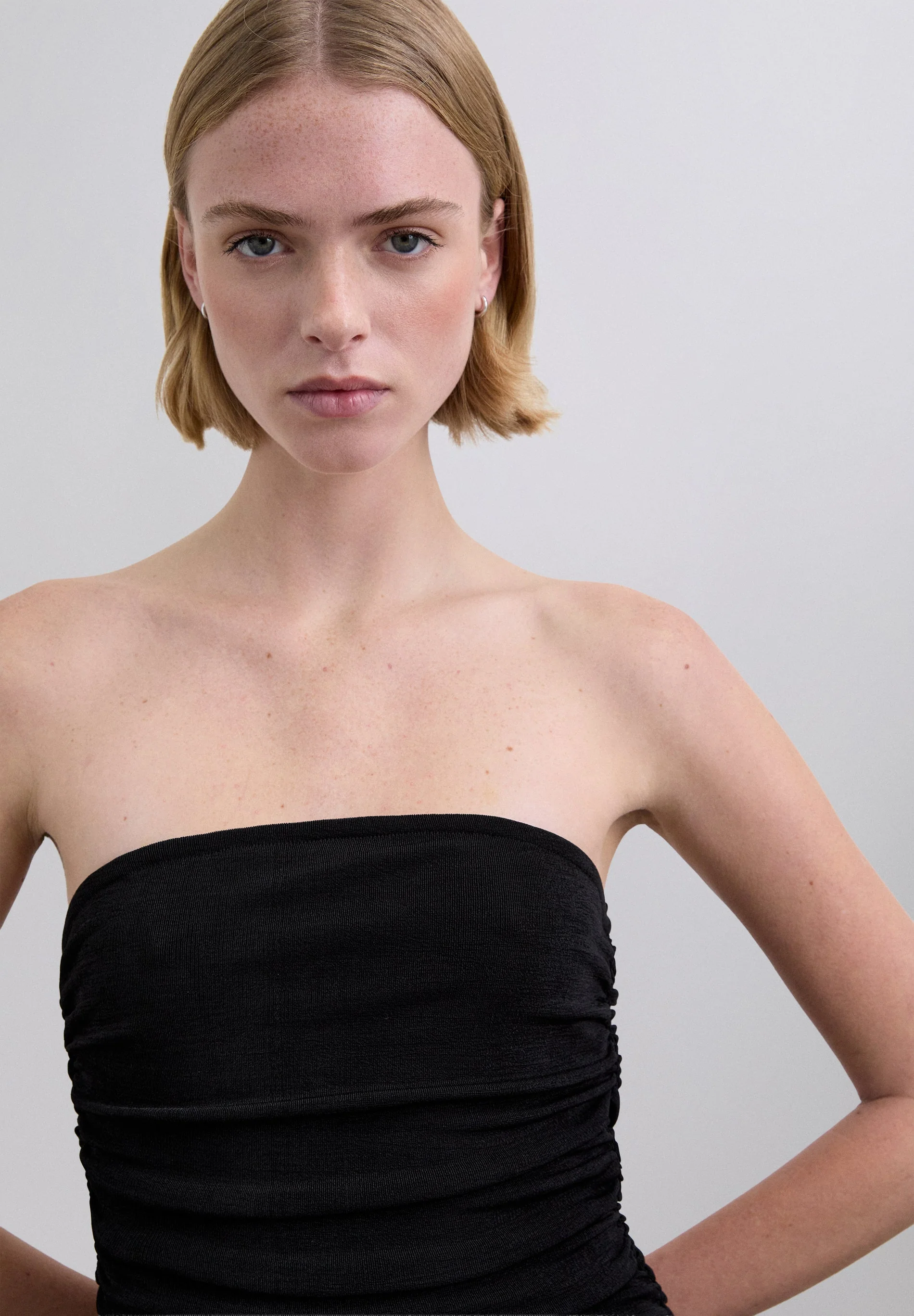 VESTIDO DE MALHA COM FRANZIDOS - Image 4