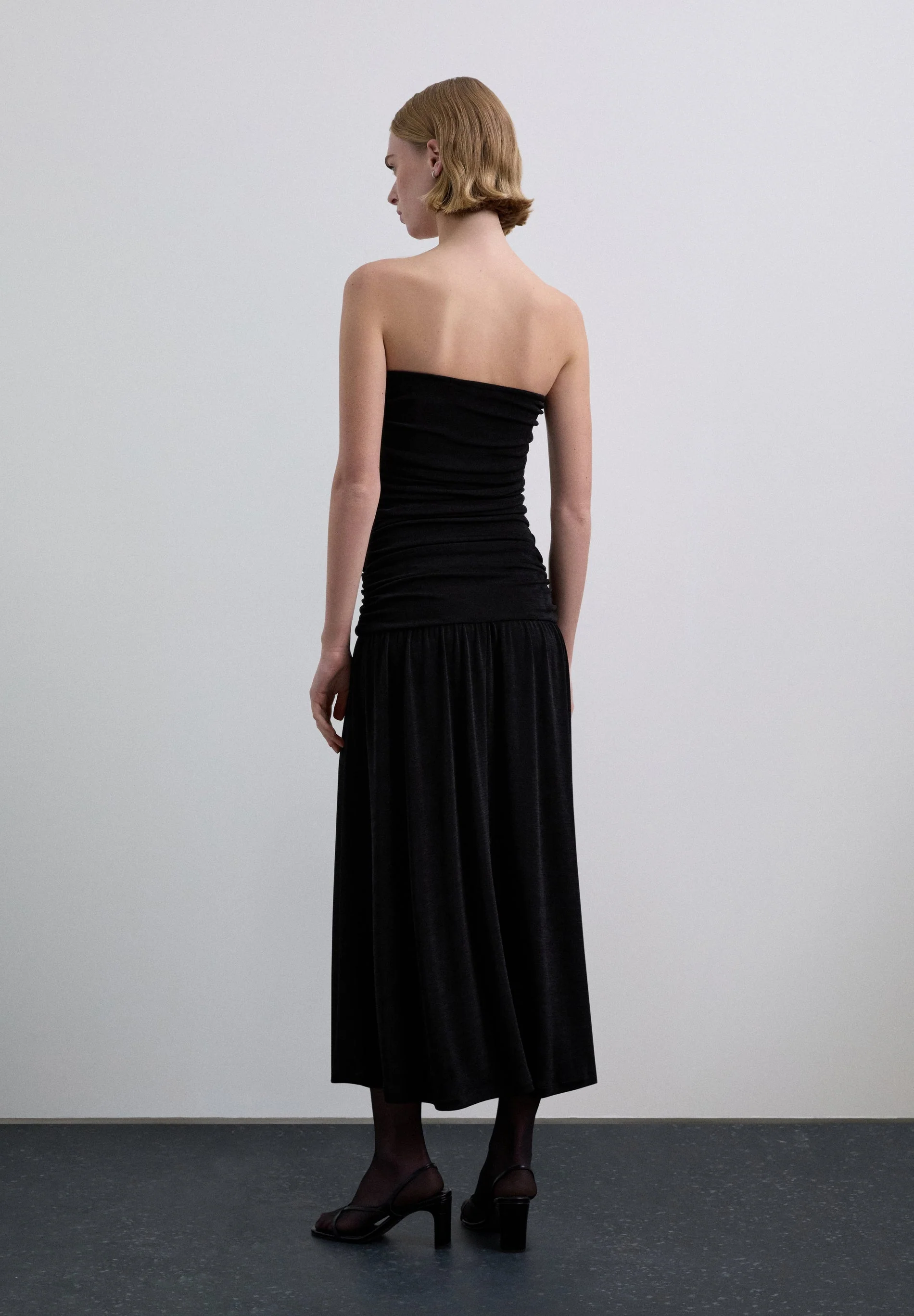 VESTIDO DE MALHA COM FRANZIDOS - Image 5